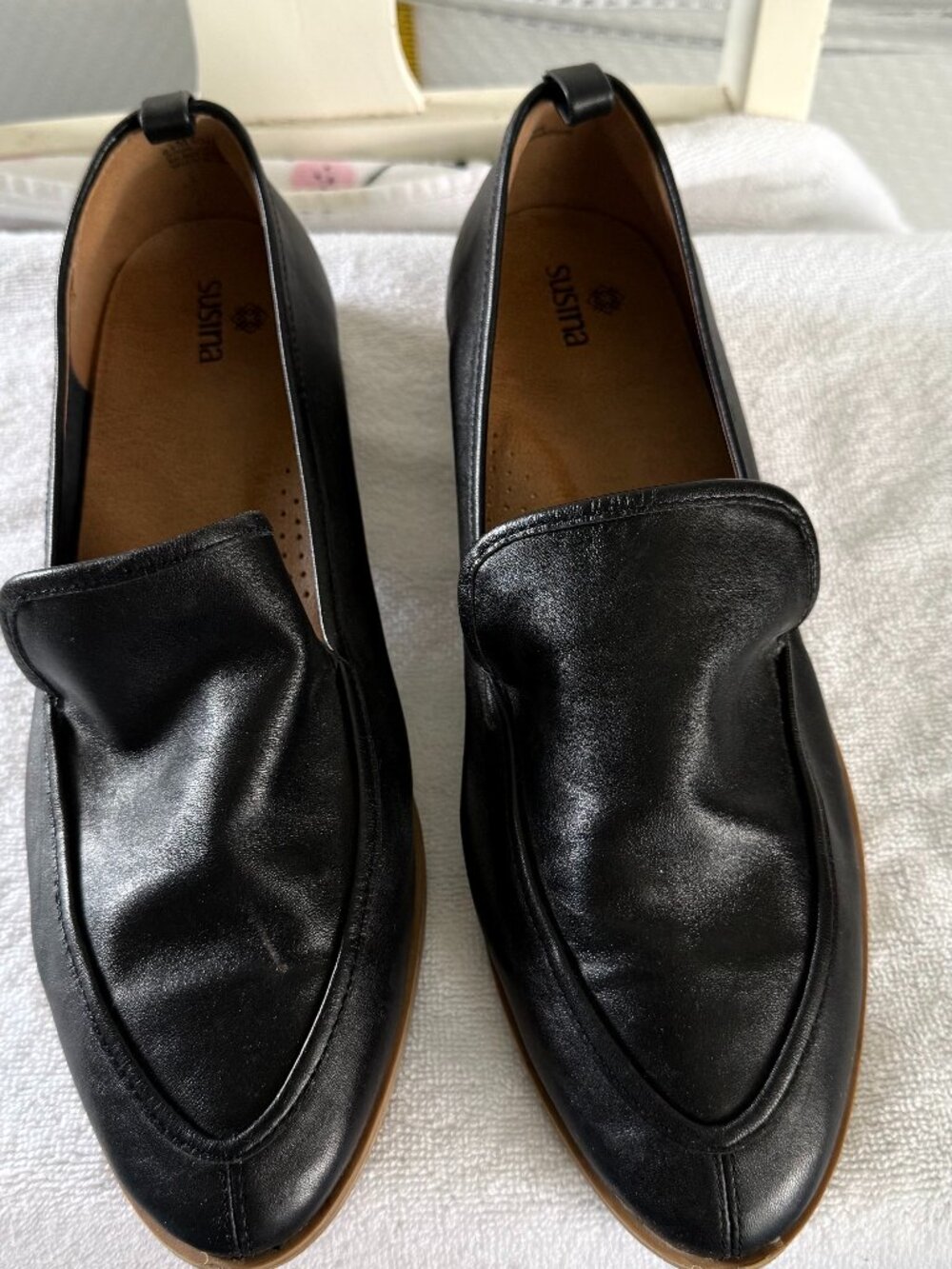 SUSINA BLACK LEATHER LOAFERS Size 9.5